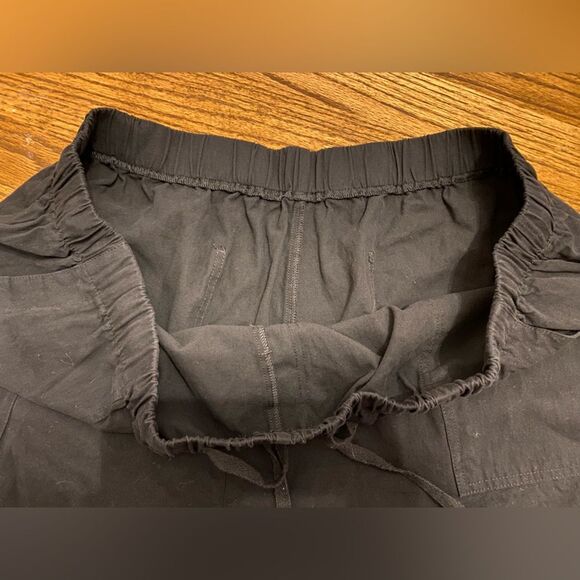 Black Drawing Relaxed Fit Shorts - Picture 7 of 11